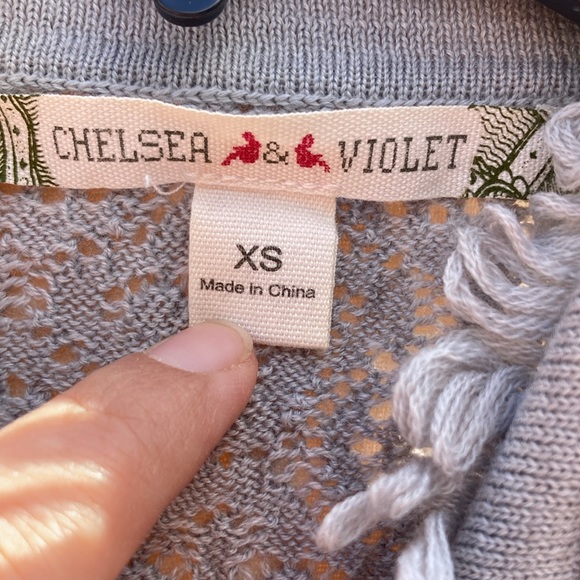 Chelsea & Violet gray knit sweater with loops on collar snap buttons sz. XS - Picture 8 of 8